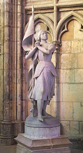 Picture of a statue of Joan of Arc with her banner